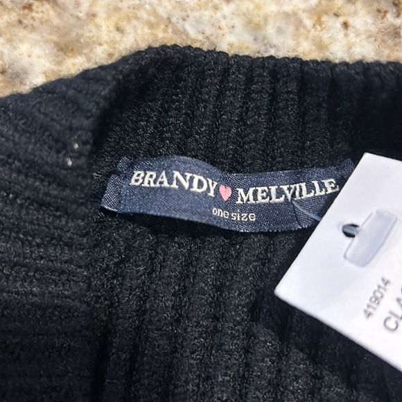 Brandy Melville crop top - Picture 2 of 5